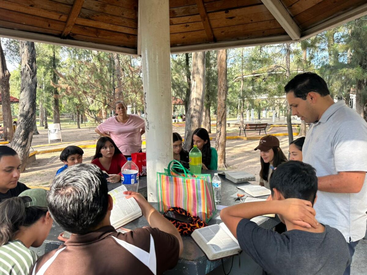 FBMI Missionaries Arturo & Ismerai Garza Prayer Letter Picture